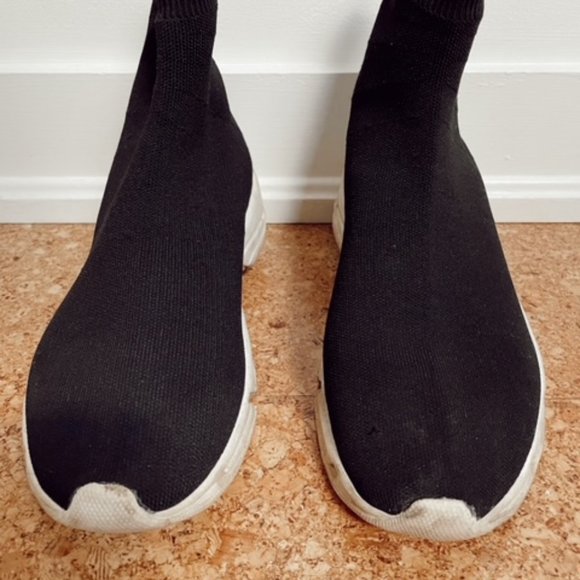 STEVE MADDEN SOCK SHOES - Picture 3 of 8